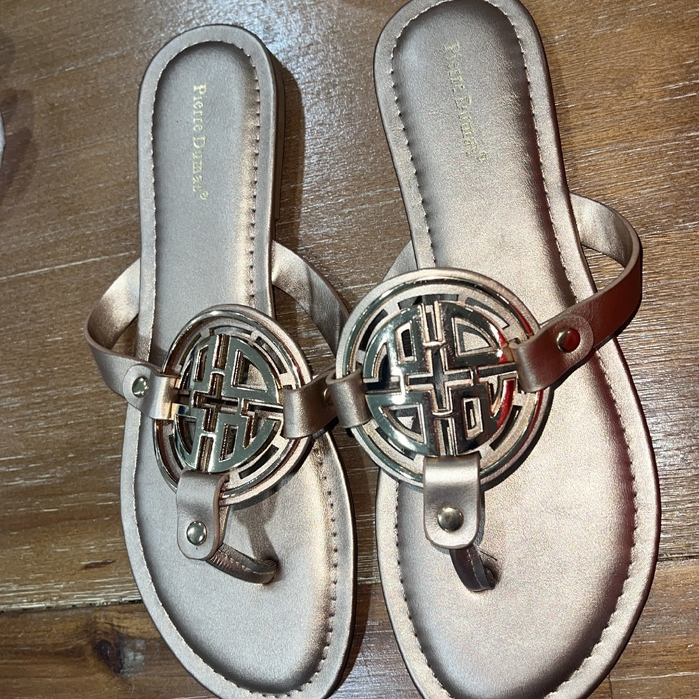 Rose gold sandals. New 🎀 Never worn ✨